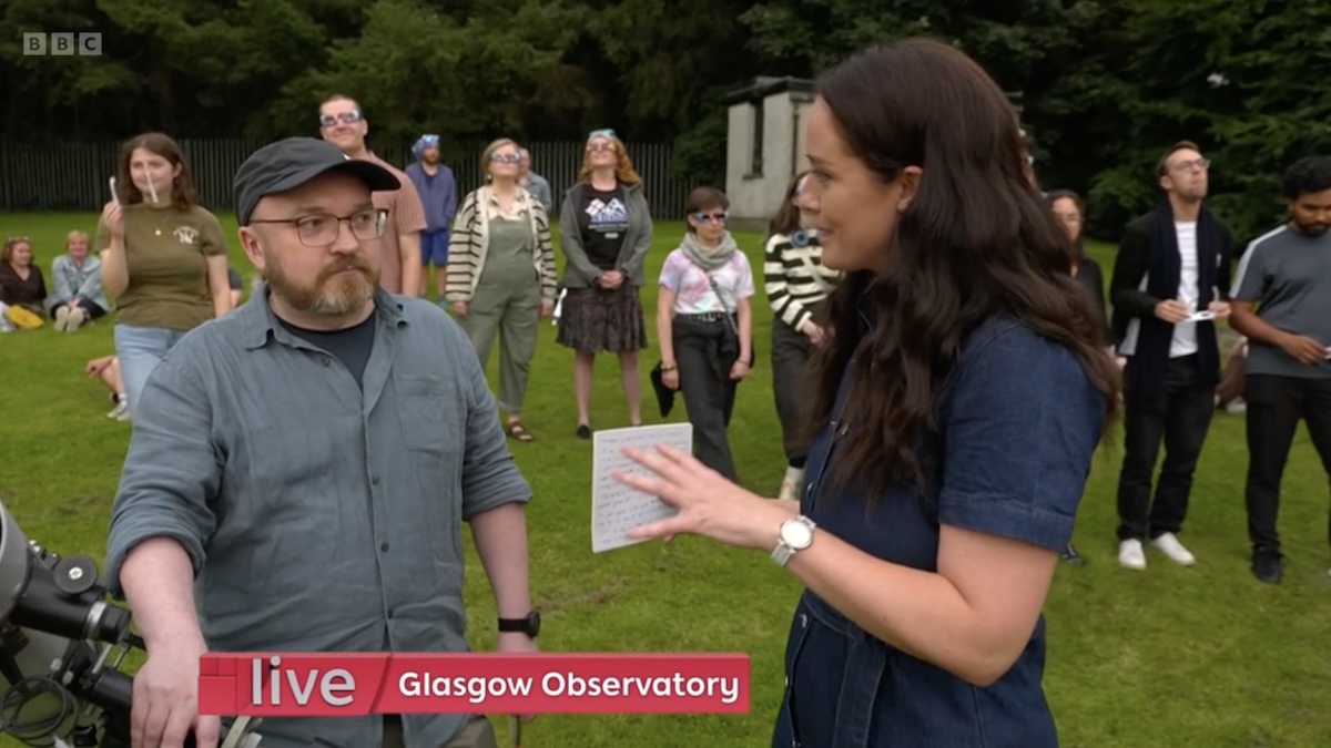 Dr Hannah talking to The One Show's Jennifer Reoch about the eclipse.