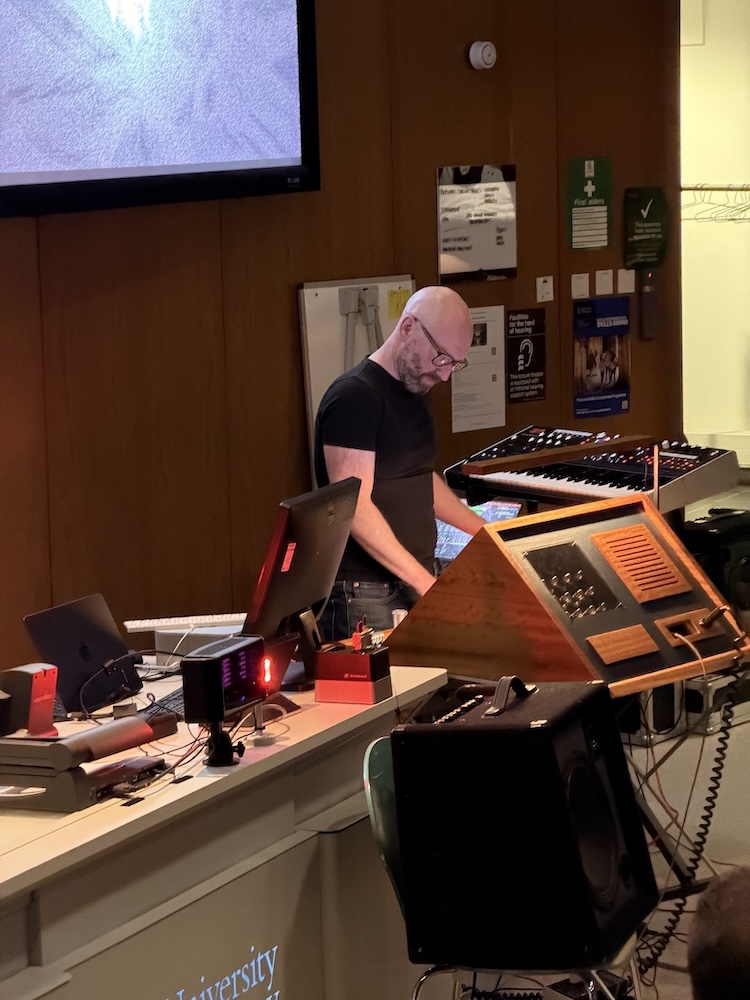 Lomond Campbell's performance using the MUONOPHONE